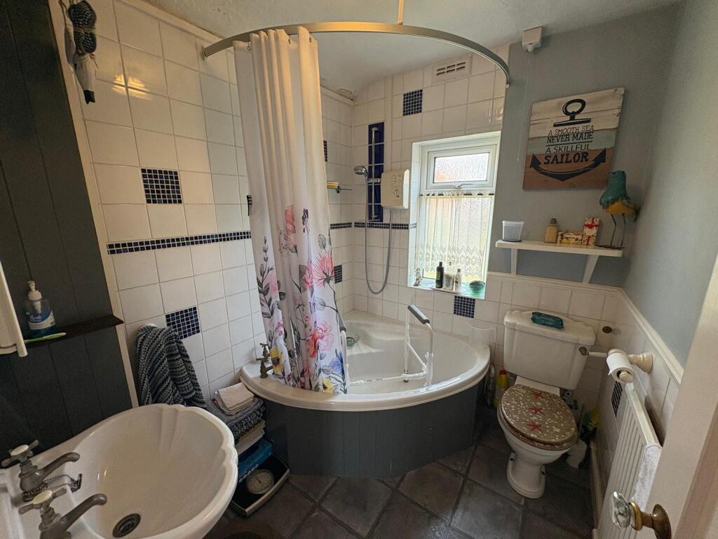 House in Oldham, Greater Manchester - View 5
