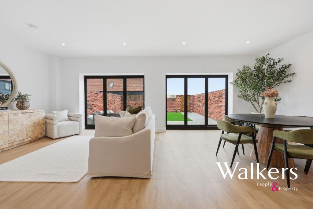 New Homes at Swallow Fields, Swallows Cross, Brentwood photo 3