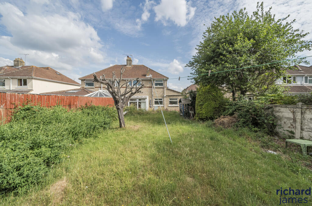 Woodside Avenue, Old Walcot, Swindon, SN3 photo 4