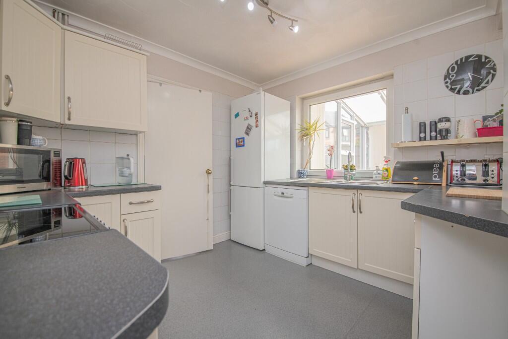Fair Oak Road, Bishopstoke, Eastleigh, SO50 photo 4