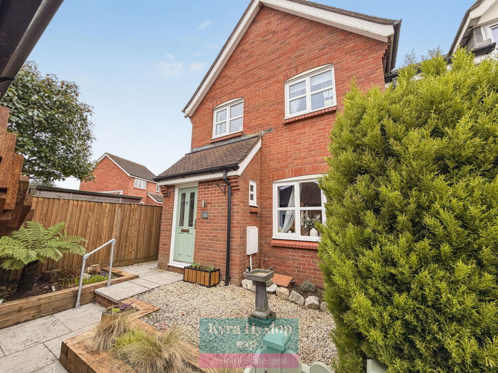 Main image of property: Ashclyst View, Exeter, Broadclyst, EX5 3nA