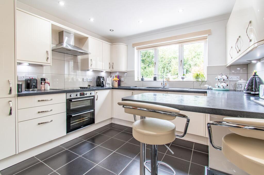 House in Plymouth, St. Cleer - More