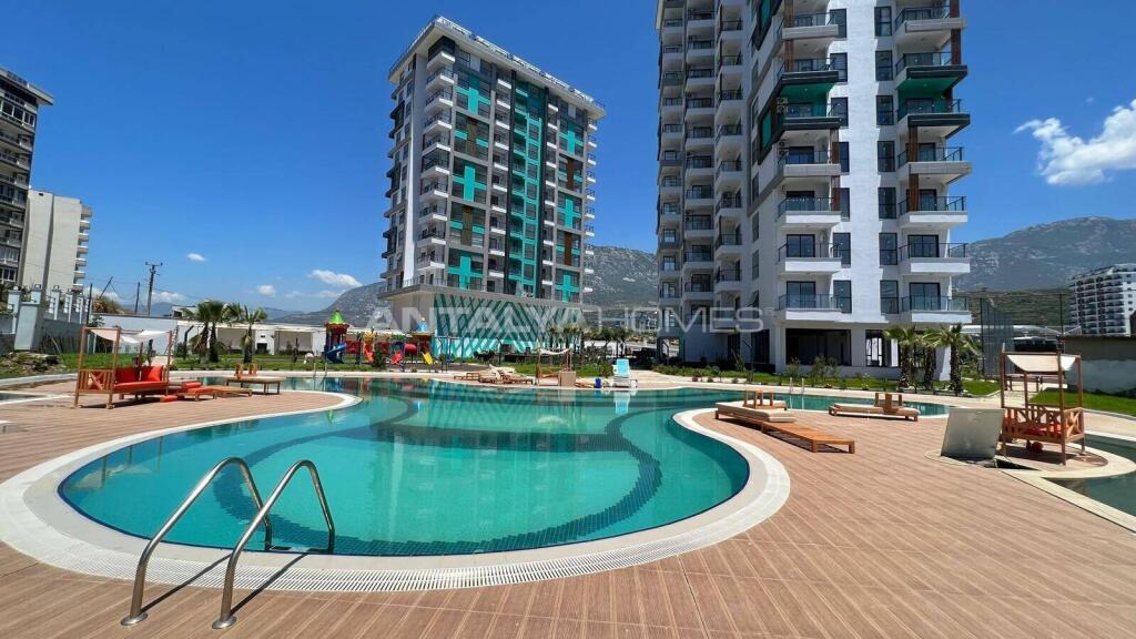 Main image of property: Antalya, Alanya, Mahmutlar