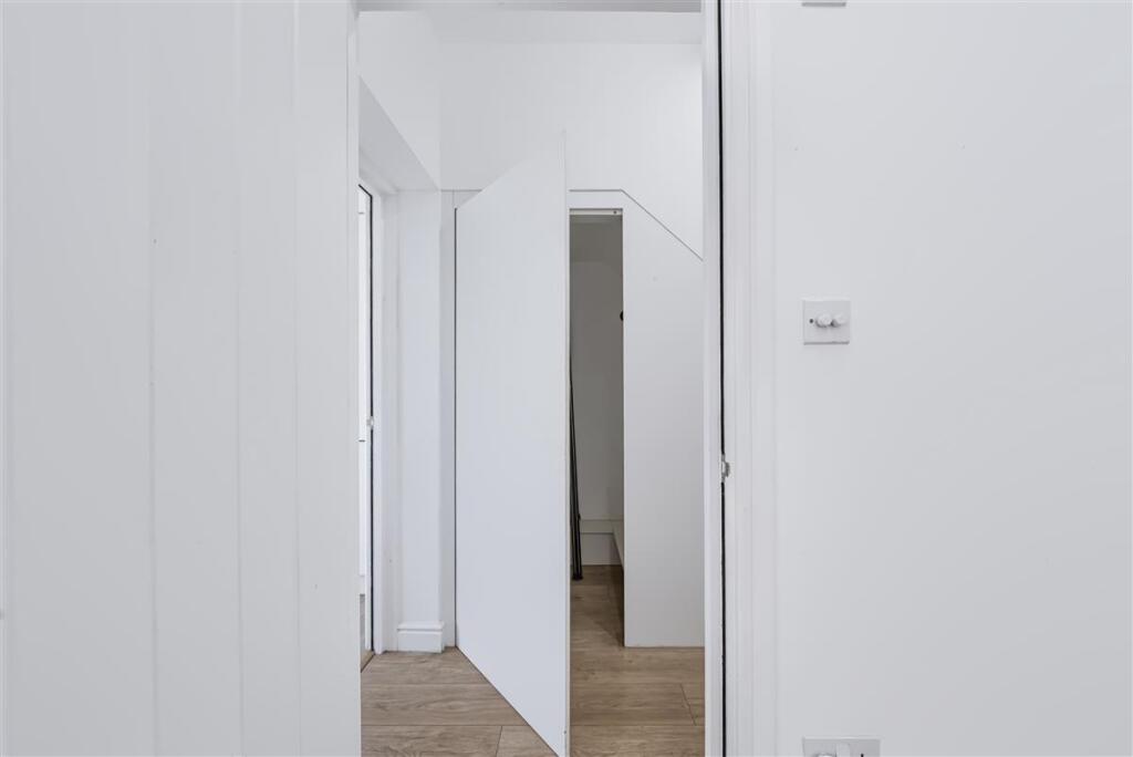 Apartment in London, Park Royal - More