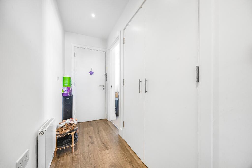 Apartment in Slough - View 4