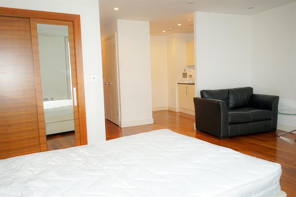 Hayes Apartments, Cardiff City Centre, CF10 1BZ photo 4
