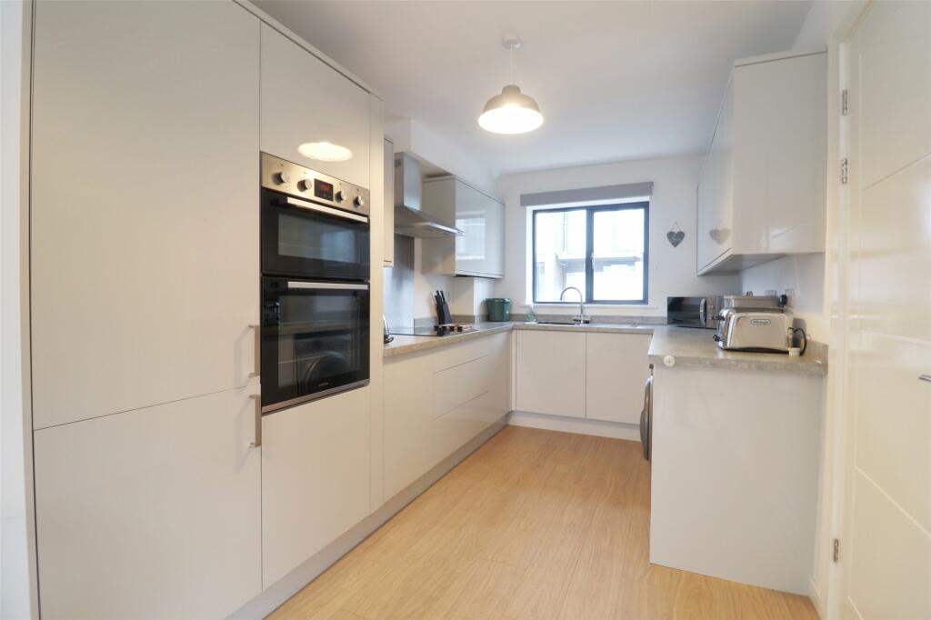 Armada Close, Ilfracombe, Devon, EX34 photo 2