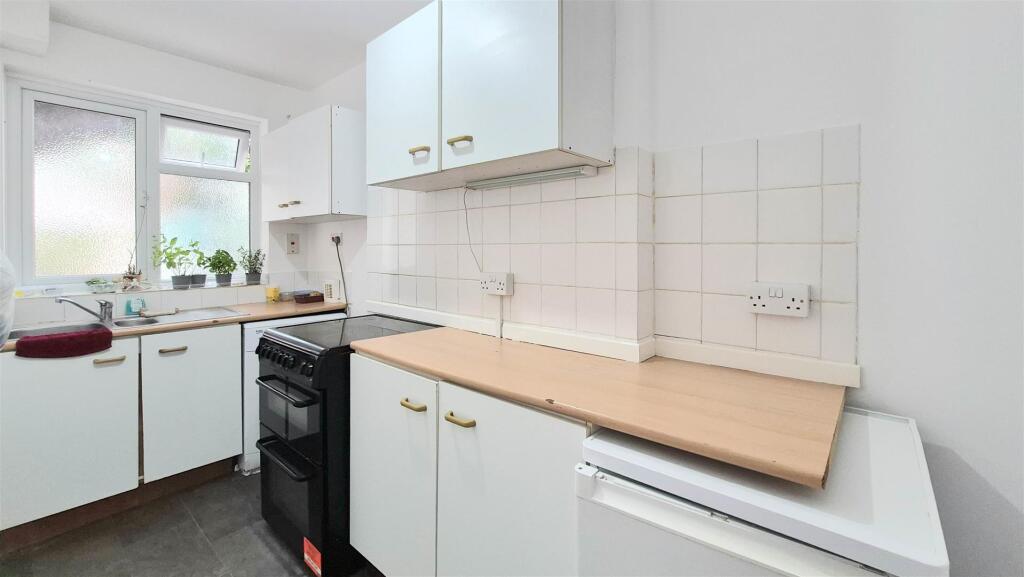 Apartment in Luton - View 4