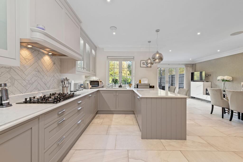 House in Slough - View 2