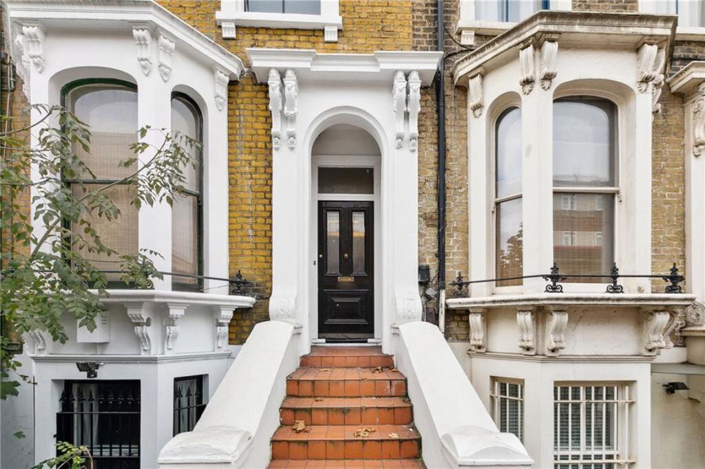 Main image of property: Stockwell Road, London