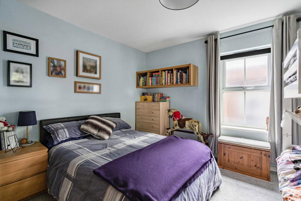 Franklin Court, Wormley, Godalming, Surrey, GU8 photo 3