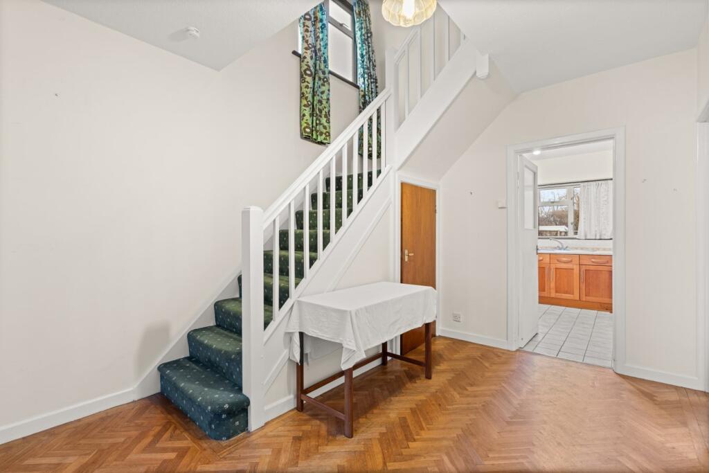 Bournside Close, Cheltenham, GL51 photo 2