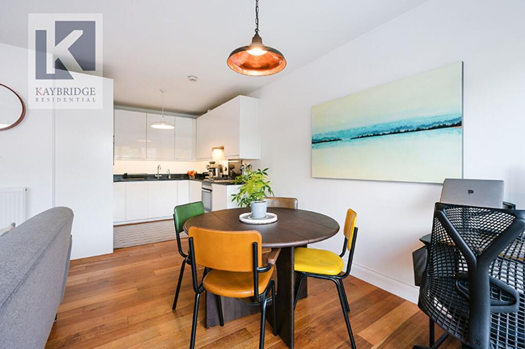 Apartment in Epsom and Ewell, Stoneleigh - View 4