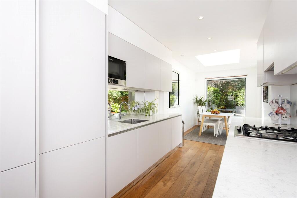 House in London - View 5