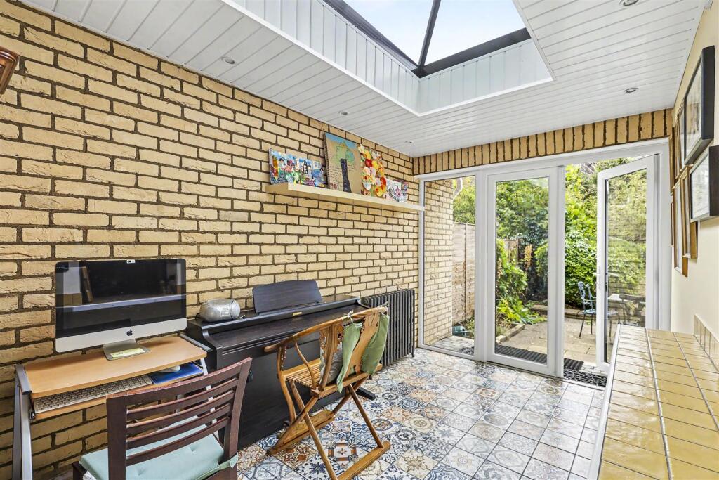 House in Enfield - View 3