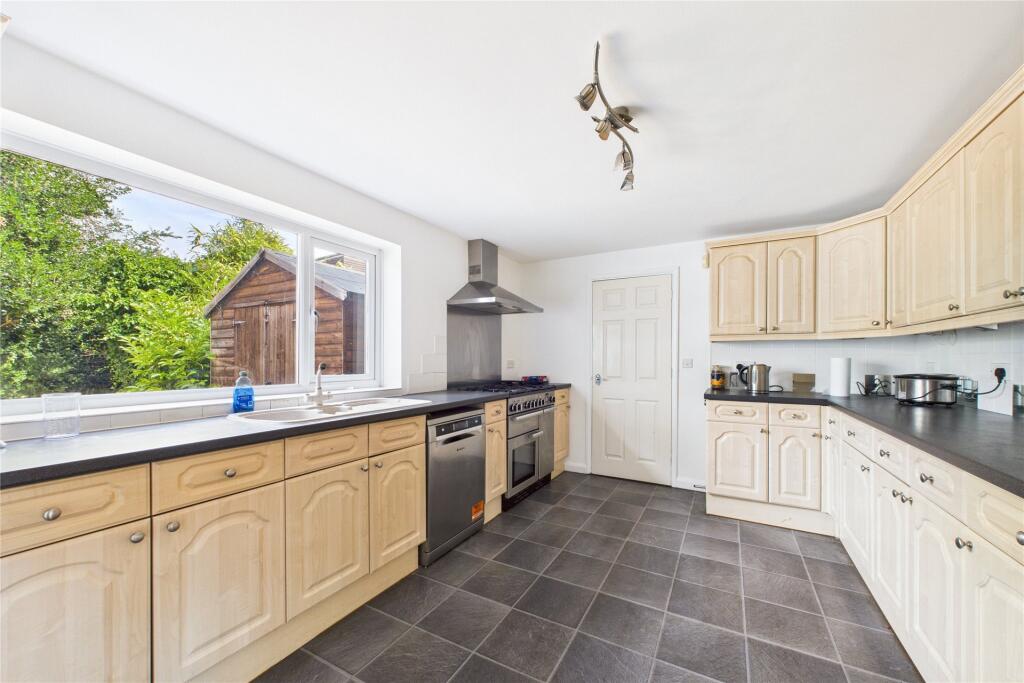 Trevelyan, Bracknell, Berkshire, RG12 photo 2