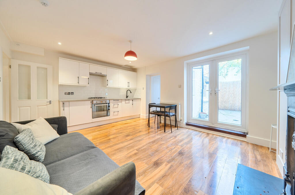 Apartment in Hove, Brunswick - View 4