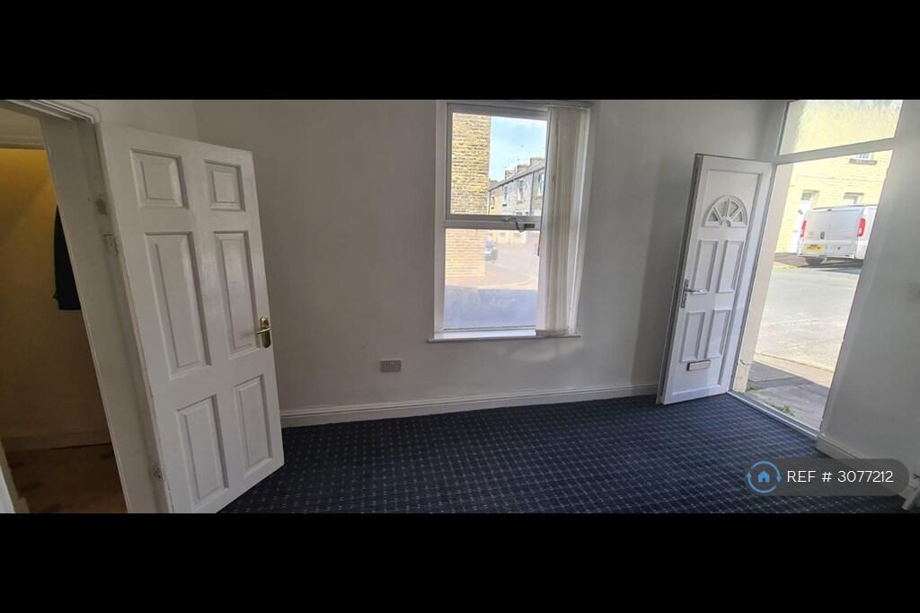 House in Burnley, Rose Grove - View 3
