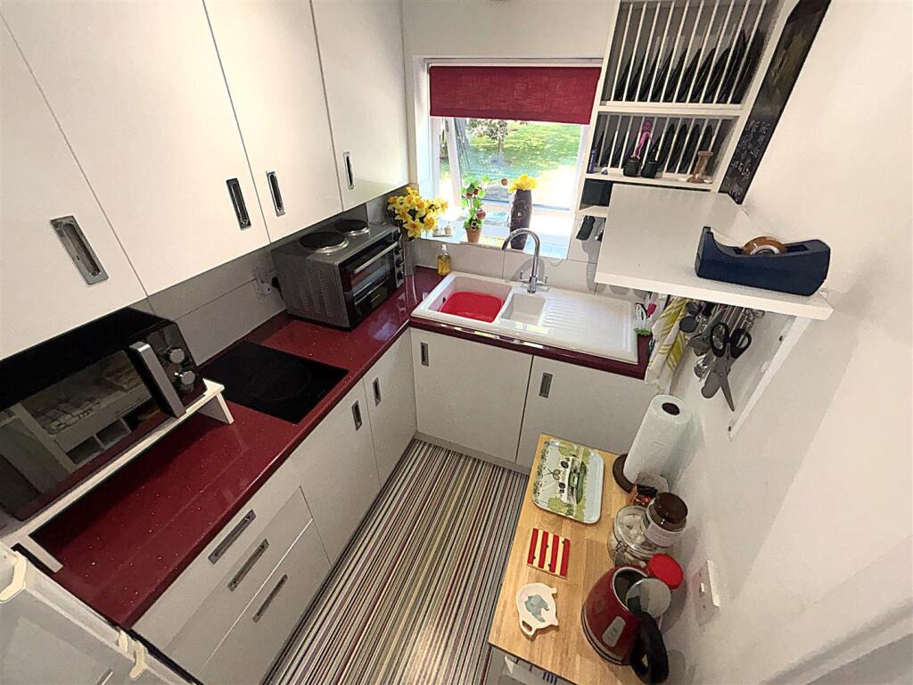 Apartment in London, London Borough of Bromley - View 2