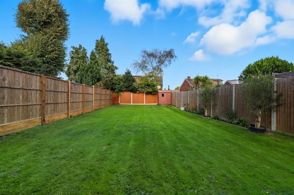 Pine Drive, Ingatestone photo 3
