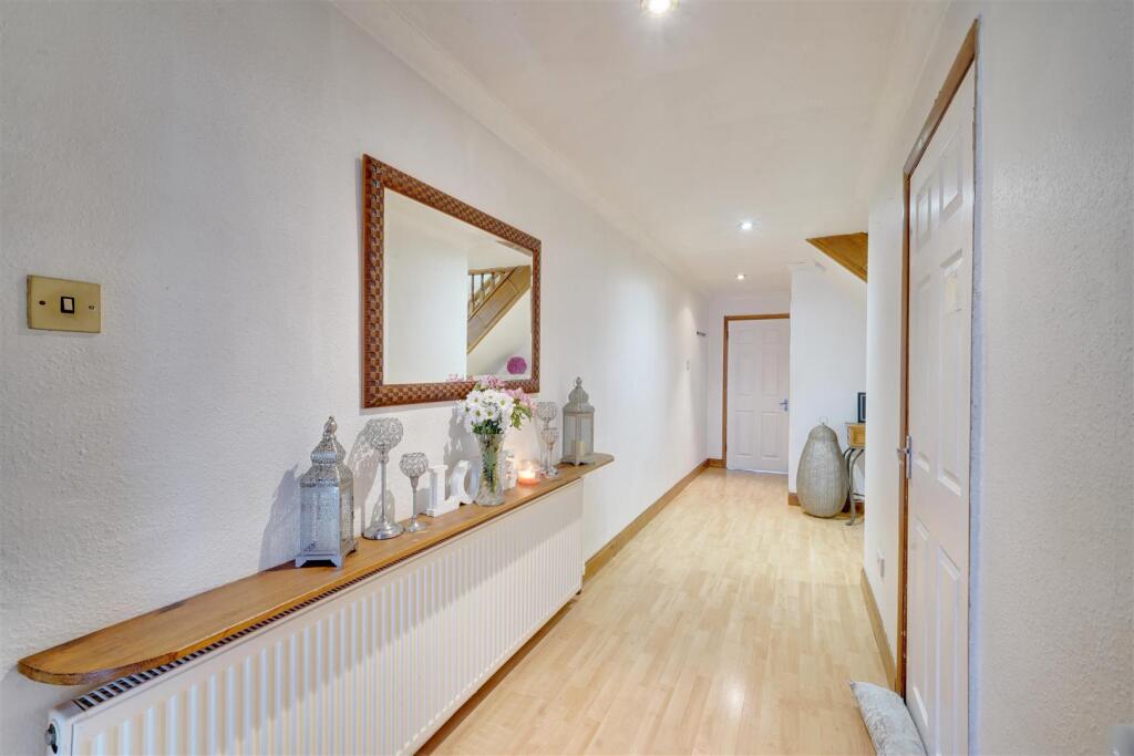 House in Enfield, Enfield Highway Shopping Centre, Ponders End - View 2
