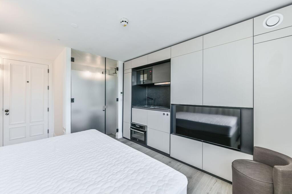Studio flat for rent