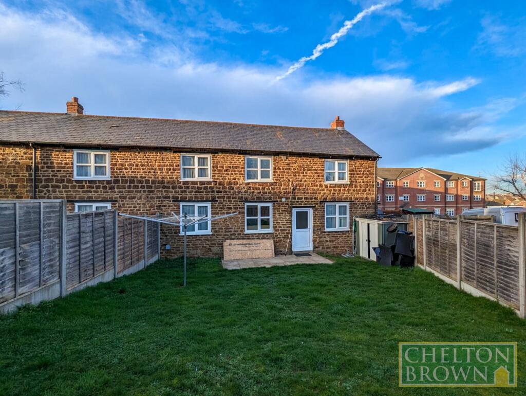 Apartment in Northampton - More
