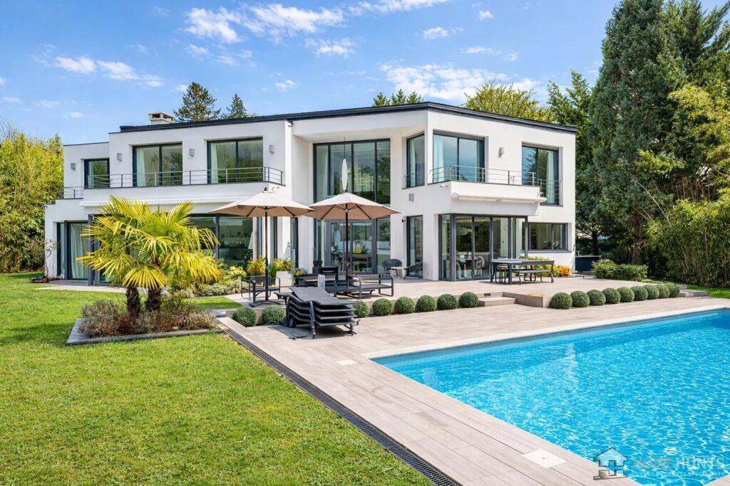 Main image of property: Paris-Isle of France, Hauts-de-Seine, Garches