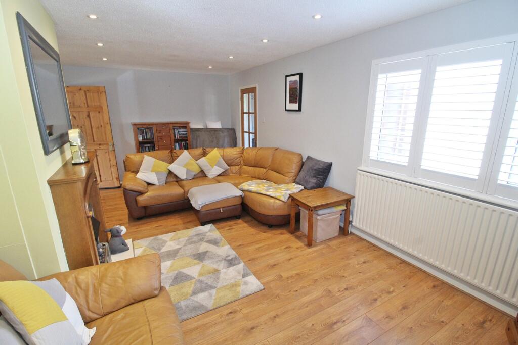 House in Toddington, Central Bedfordshire - View 3