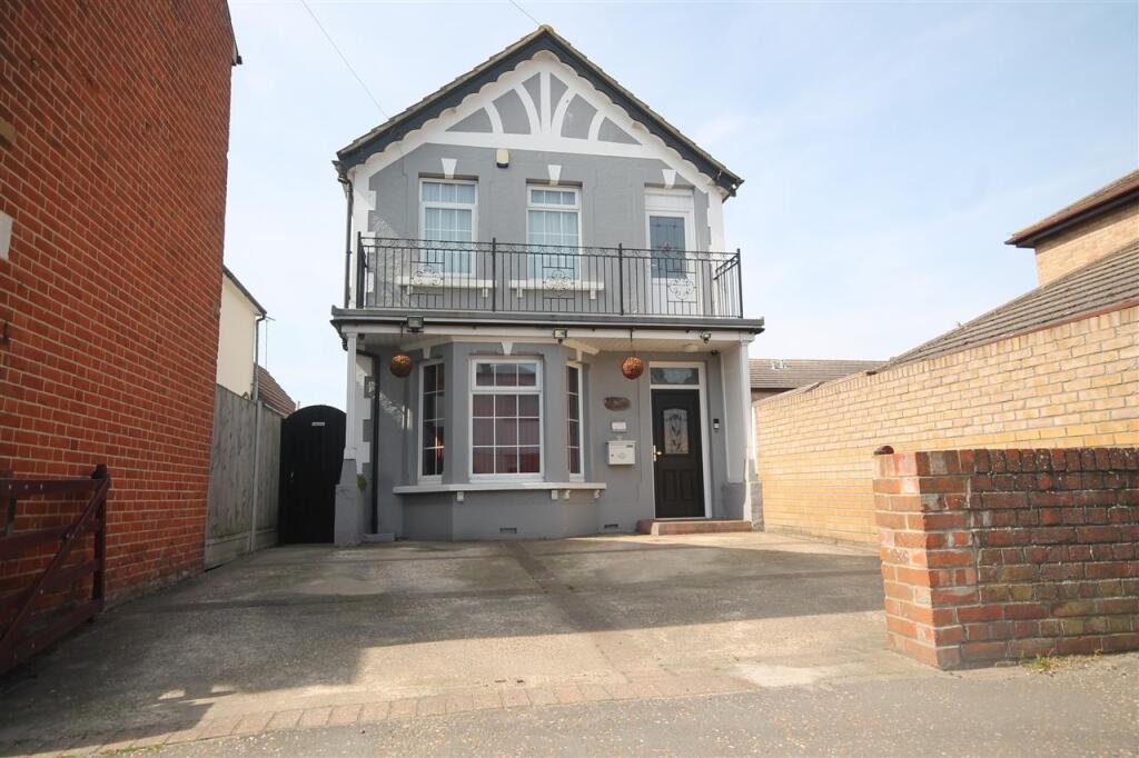 4-bed detached on Old Road, Clacton on Sea, £350,000
