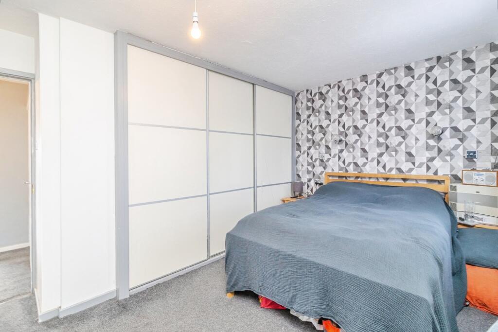House in Houghton Regis, Tithe Farm, Woodside Estate - More