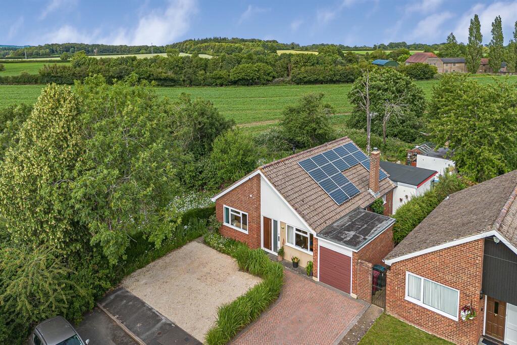 Main image of property: Marchwood Avenue, Emmer Green, Reading