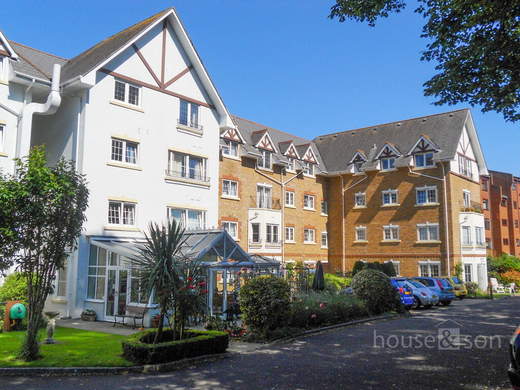 3-bed apartment on Pegasus Court, 58 Lansdowne Road, Bournemouth, BH1, £160,000