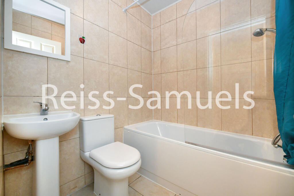 6 bedroom semi-detached house for rent