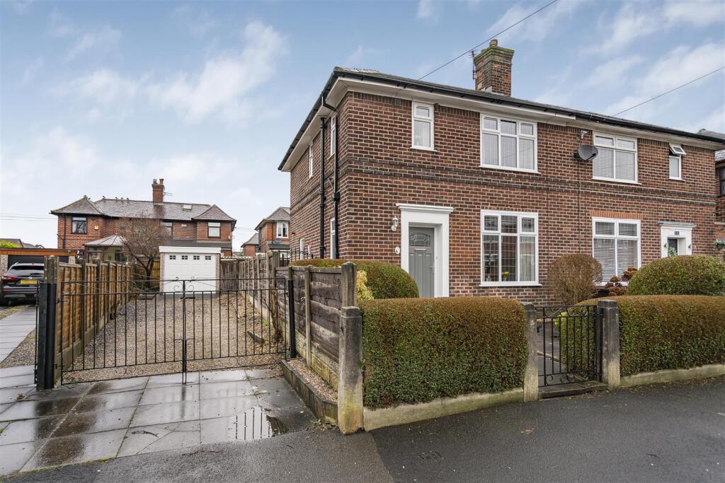 Main image of property: Moss Avenue, Leigh