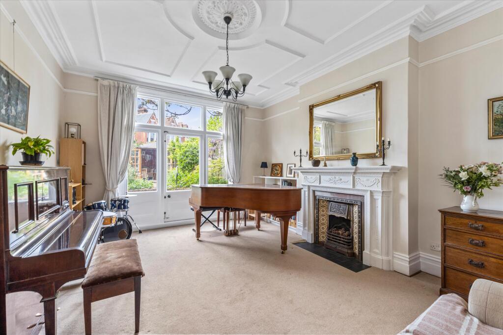 Gubyon Avenue, London SE24. photo 3