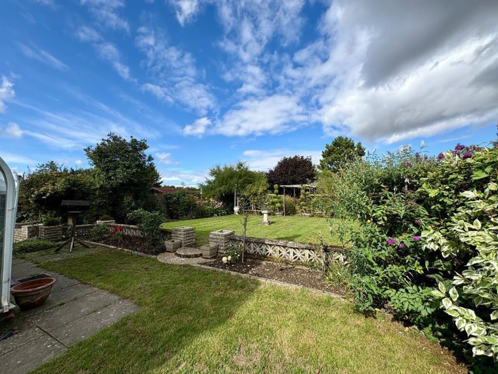 Sundon Road, Chalton, LU4 photo 4