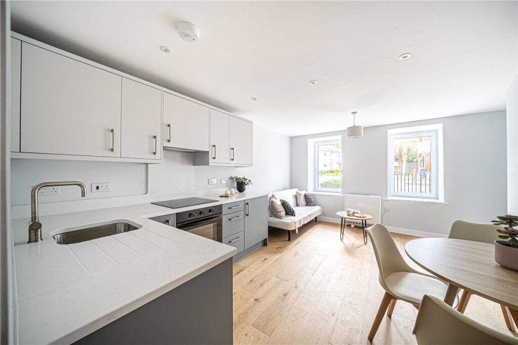 Apartment in Winchester, Hampshire - View 2