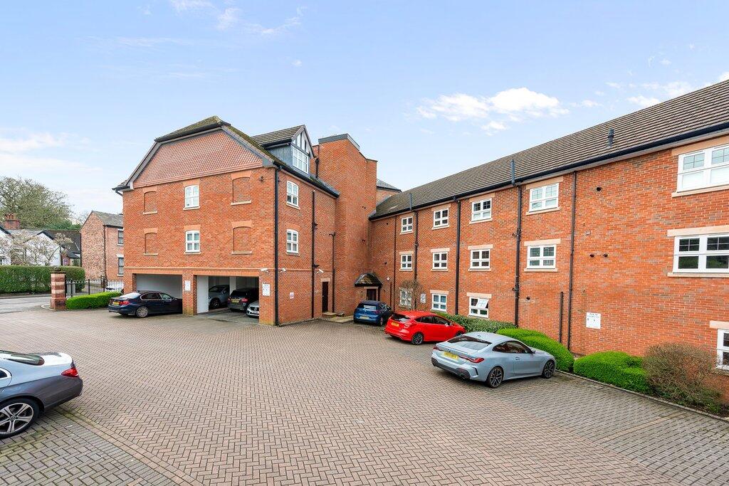 Apartment in Alderley Edge, Cheshire East - View 4