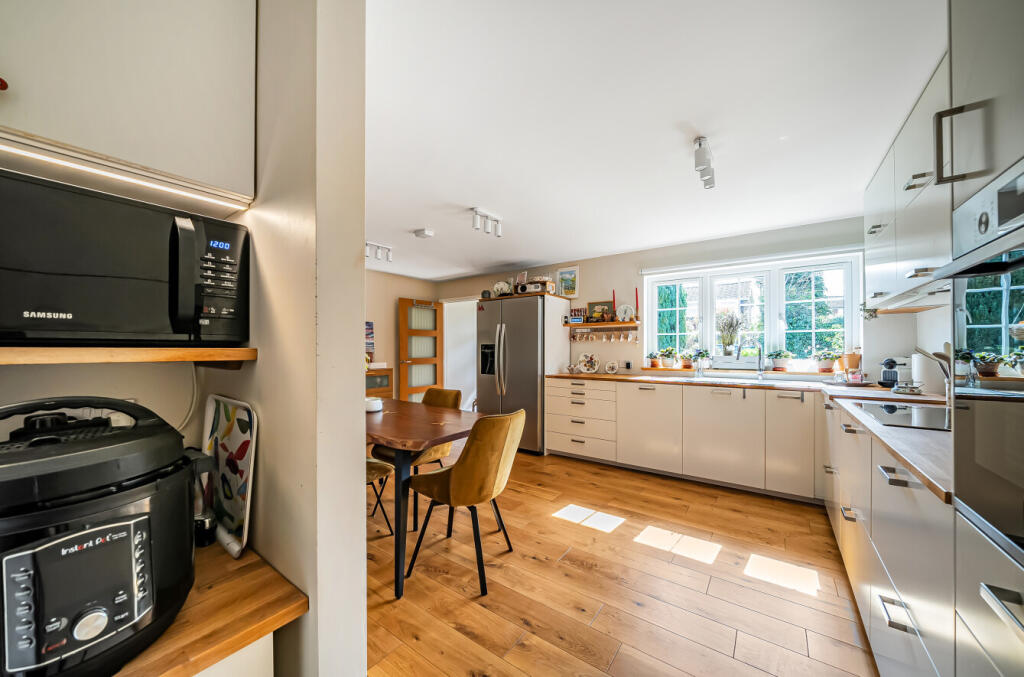 Goldsmiths Close, Woking, Surrey, GU21 - View 3
