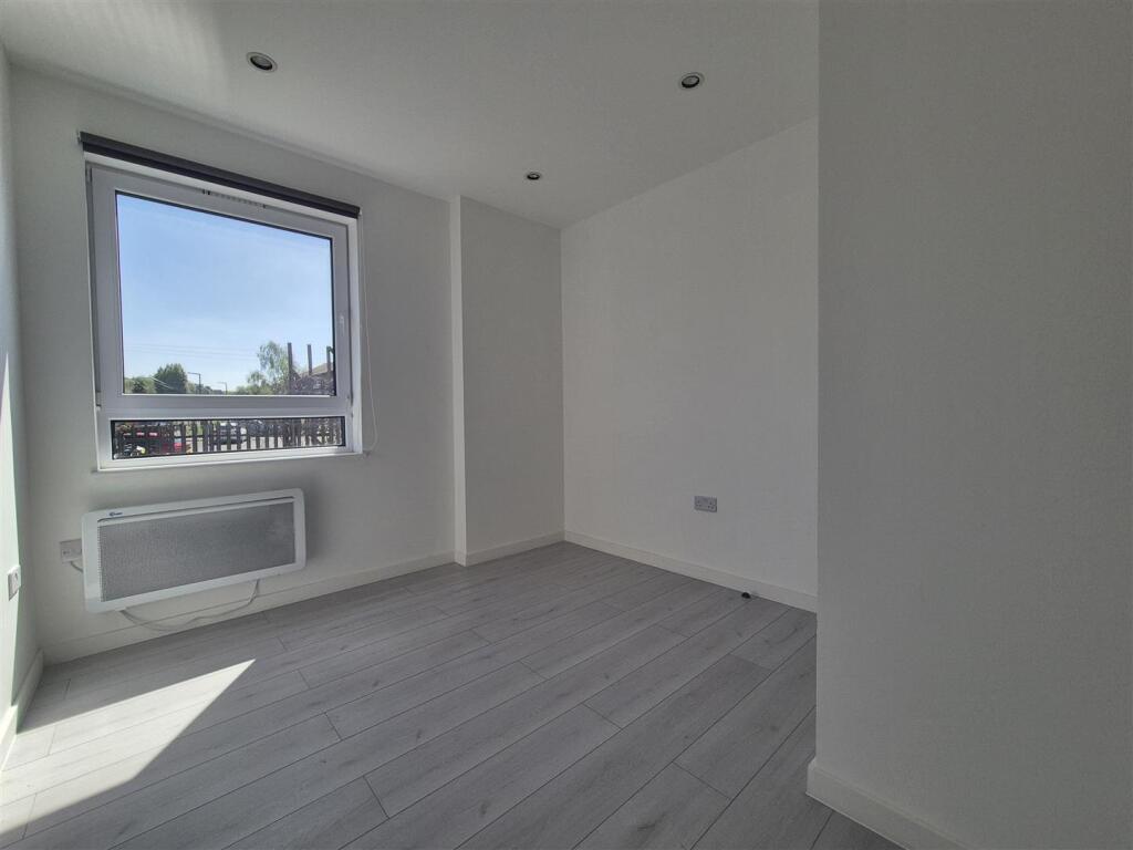 Apartment in Sandwell, Cherry Orchard - View 5