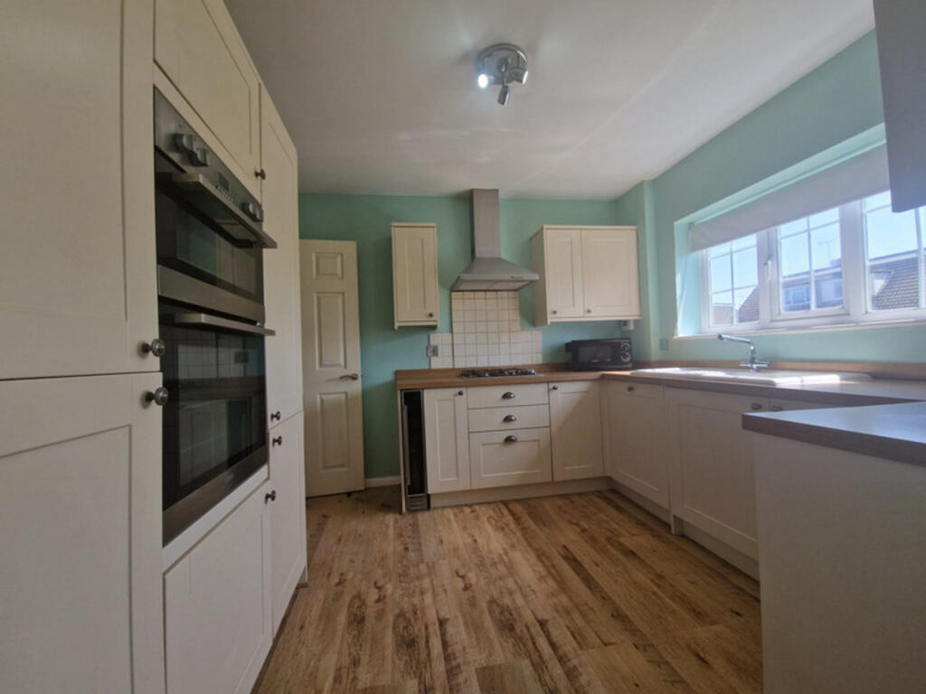 Point Road, Canvey Island, SS8 photo 3
