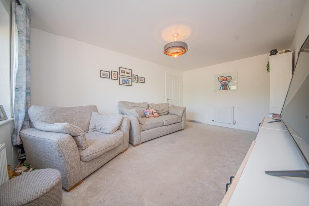 House in Eastleigh, Fair Oak and Horton Heath - More