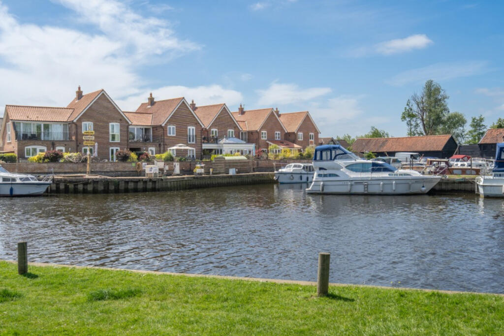 River View, Beccles, NR34 0 photo 4
