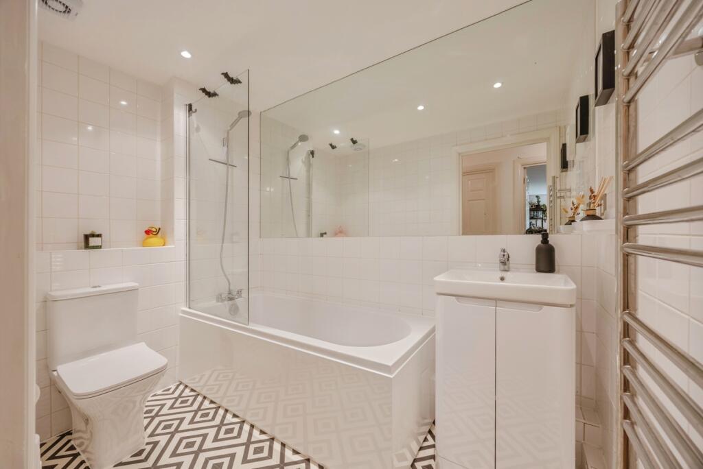 Apartment in Croydon - View 4
