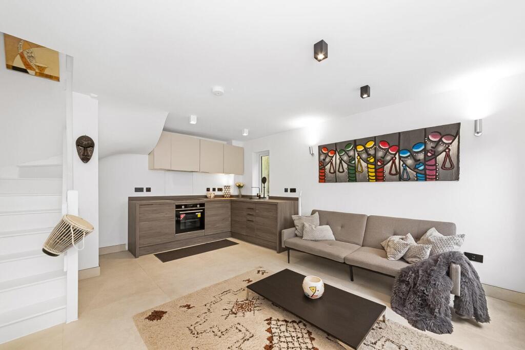 Main image of property: Lansdowne Wood Close, West Norwood, London, SE27