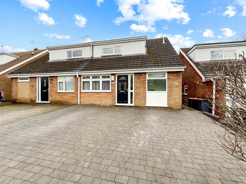 3-bed semi-detached on London Road, Dunstable, £375,000