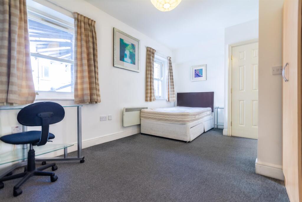 Apartment in Newcastle upon Tyne, Grainger Town - View 3