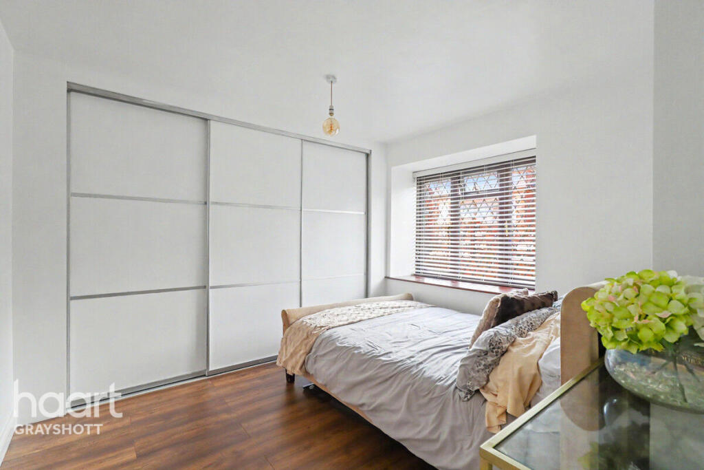 Apartment in East Hampshire, Grayshott - View 5