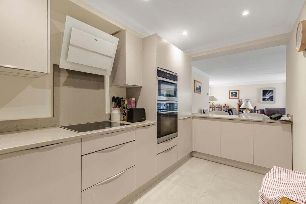 Apartment in Twickenham - View 5